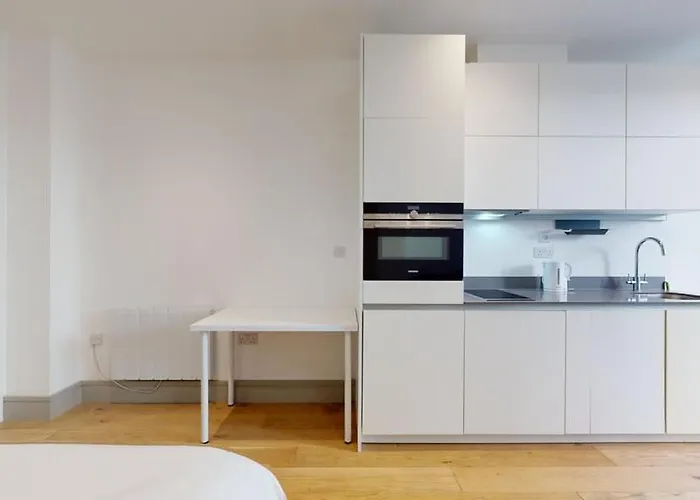 London City Apartment One