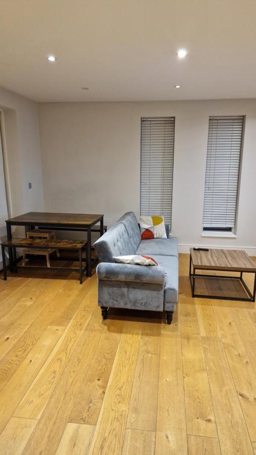 London One Apartment Ealing
