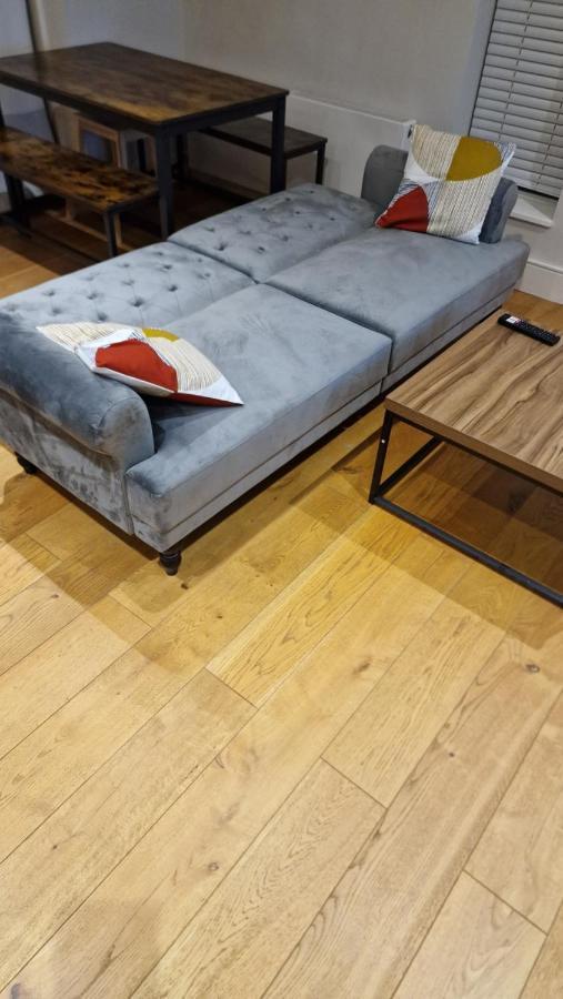 London One Apartment